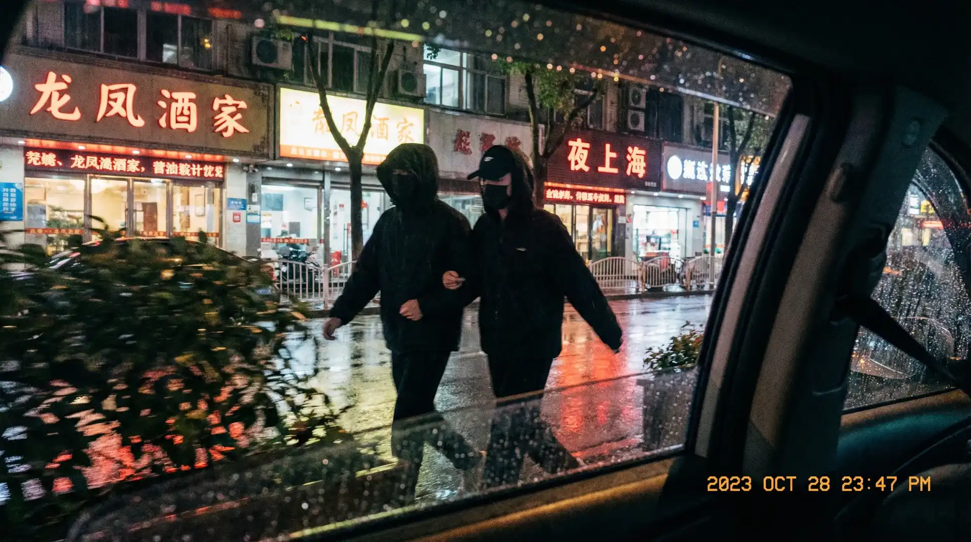 51视频 - 精彩片段精选，精彩内容持续更新 - 顶流明星深夜密会现场抓拍照片